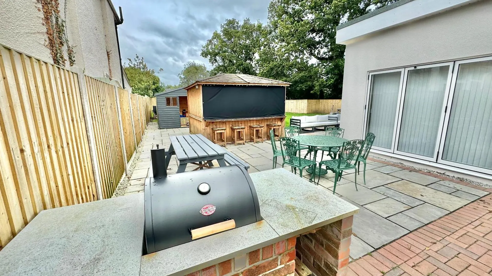 Holiday home 5 Bedroom House - Large Garden With Hot Tub - Sleeps 11 - Close To Beach - Free Parking Bournemouth United Kingdom
